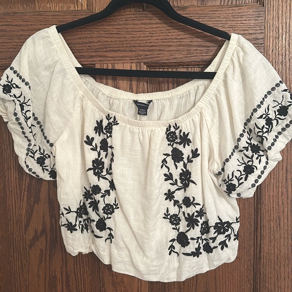 Off the shoulder bubble crop top - Picture 2 of 9